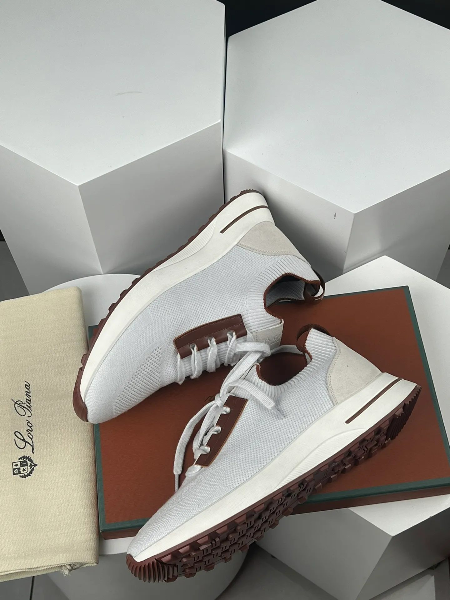 Factory price 420💰L men's shoes💰New product on sale Loro men's shoes💰iana knitted sneakers｜Made of Wish wool blended fabric｜The upper is made of unique knitted fabric production technology｜Comprehensive one-to-one restoration of the counter process｜Additional original molded rubber three-color combination technology outsole｜Size: 39-44 (customized at 45.46)